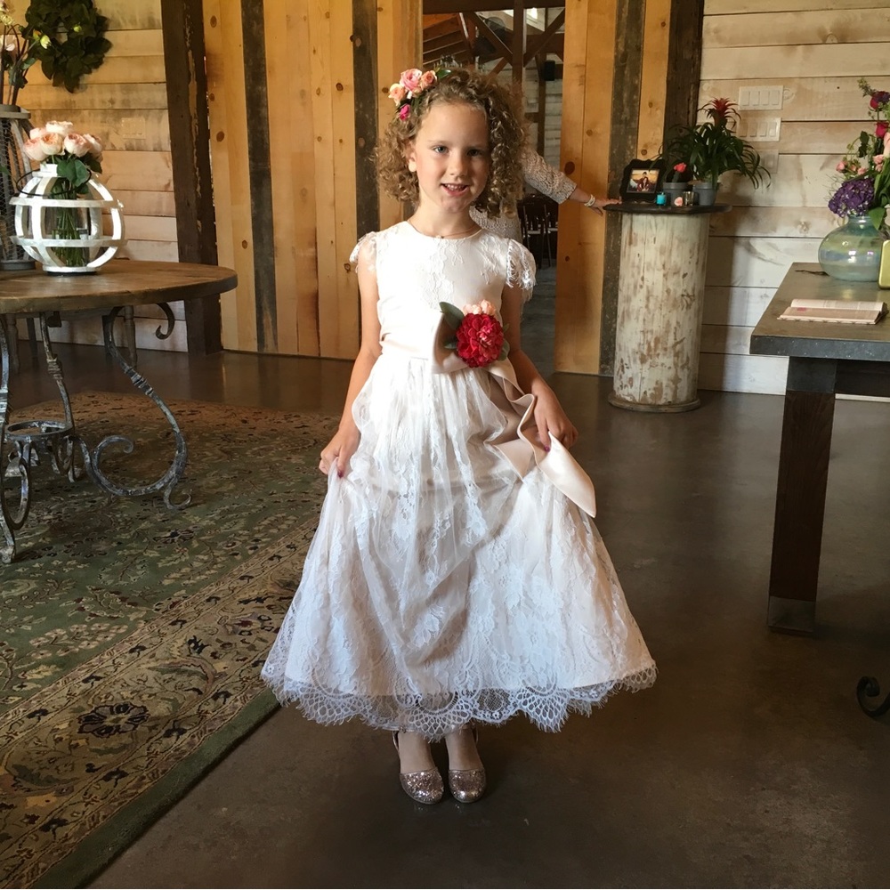 Flower girl dress worn once.